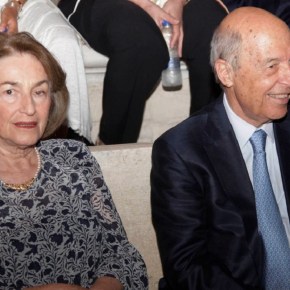 Πέθανε ο Κώστας Σημίτης – Η σχέση ζωής με την Δάφνη – Η γνωριμία στο Λονδίνο, ο γάμος και οι δύο κόρες&nbsp;τους