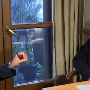 Αλαβάνος: Το πρώτο πράγμα που έπρεπε να κάνει ο κ. Τσίπρας είναι να γονατίσει και να ζητήσει&nbsp;συγννώμη